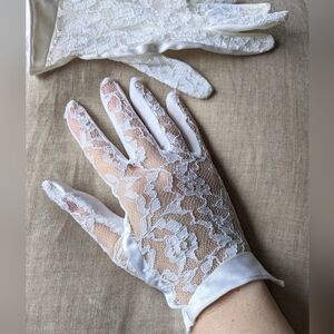 Vintage Satin & Lace Bridal Gloves Made In Japan Size Small In Ivory